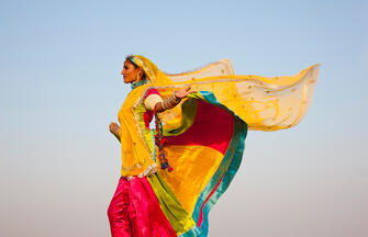 Indien - Wo Frauen die Farben des Lebens tragen